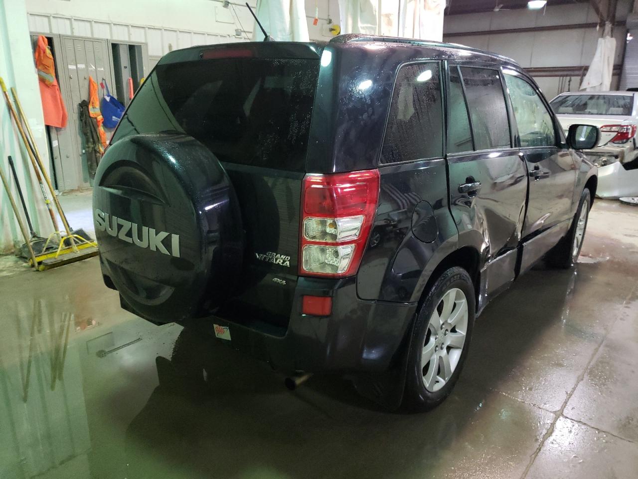 Photo 4 from auction – 2012 SUZUKI GRAND VITA with VIN JS3TD0D73C4100178