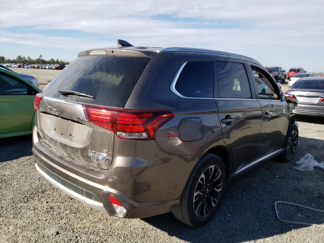 Photo 4 from auction – 2018 MITSUBISHI OUTLANDER with VIN JA4J24A57JZ040437