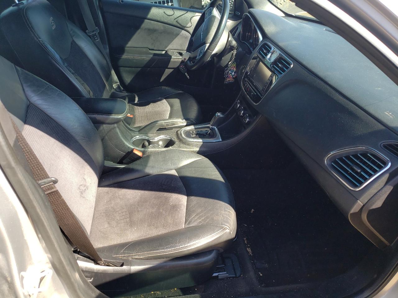 Photo 5 from auction – 2013 CHRYSLER 200 LIMITE with VIN 1C3CCBCG8DN728090