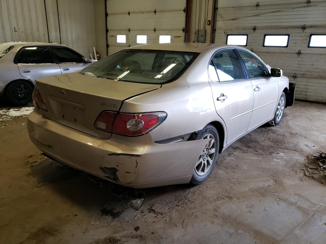 Photo 4 from auction – 2002 LEXUS ES 300 with VIN JTHBF30G320072253