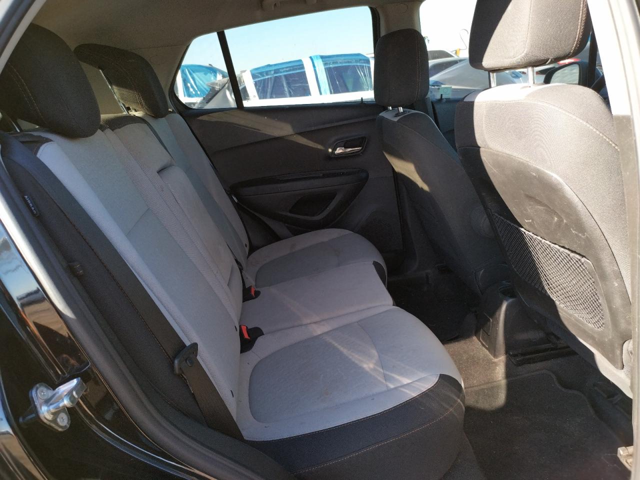 Photo 6 from auction – 2017 CHEVROLET TRAX LS with VIN 3GNCJKSB7HL226255