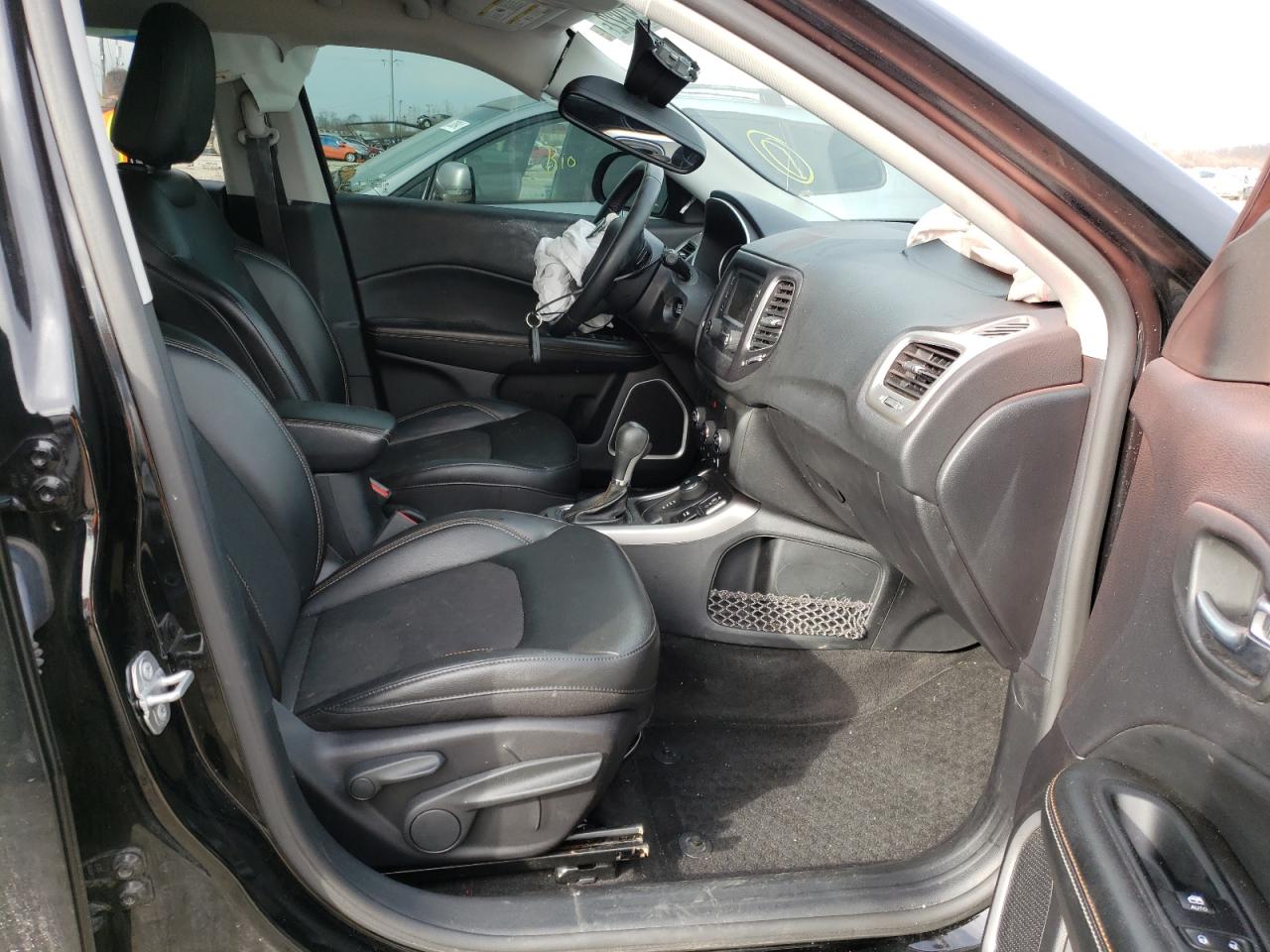 Photo 5 from auction – 2018 JEEP COMPASS LA with VIN 3C4NJDBB7JT270274