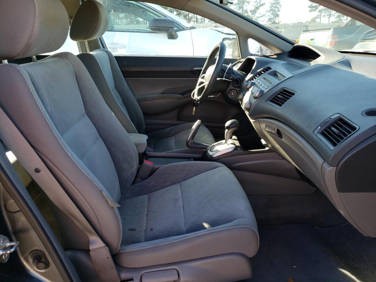 Photo 5 from auction – 2011 HONDA CIVIC LX with VIN 19XFA1F50BE033641