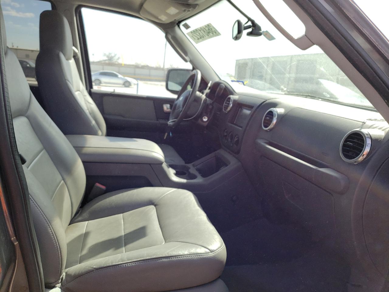 Zdjęcie 5 z aukcji – 2003 FORD EXPEDITION z VIN 1FMRU15W63LB96345