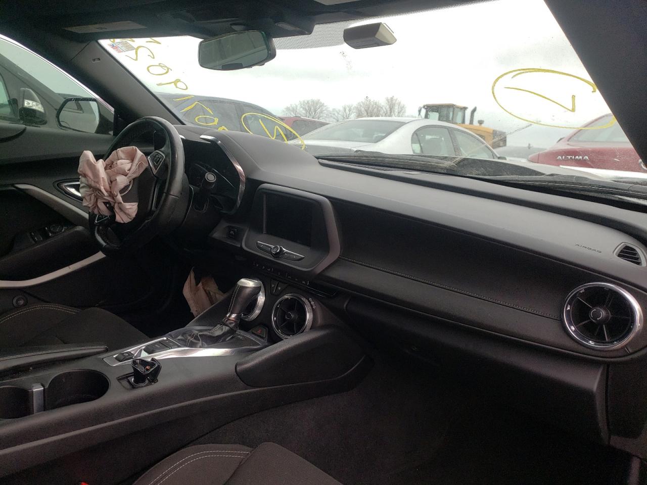 Photo 9 from auction – 2018 CHEVROLET CAMARO LT with VIN 1G1FB3DS4J0125000