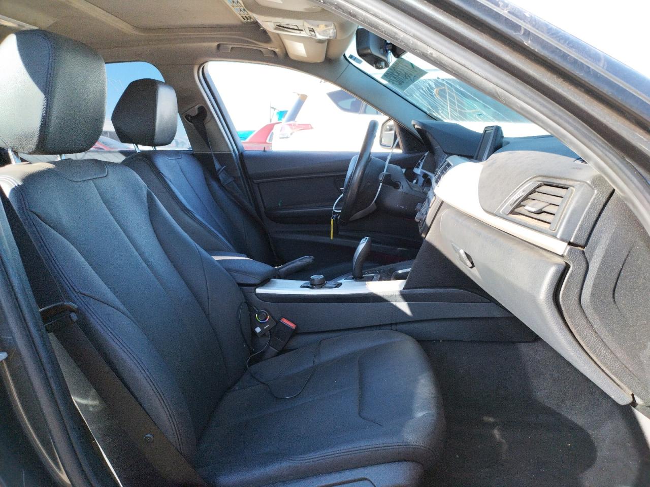 Photo 5 from auction – 2015 BMW 320 I with VIN WBA3B1C58FK139503