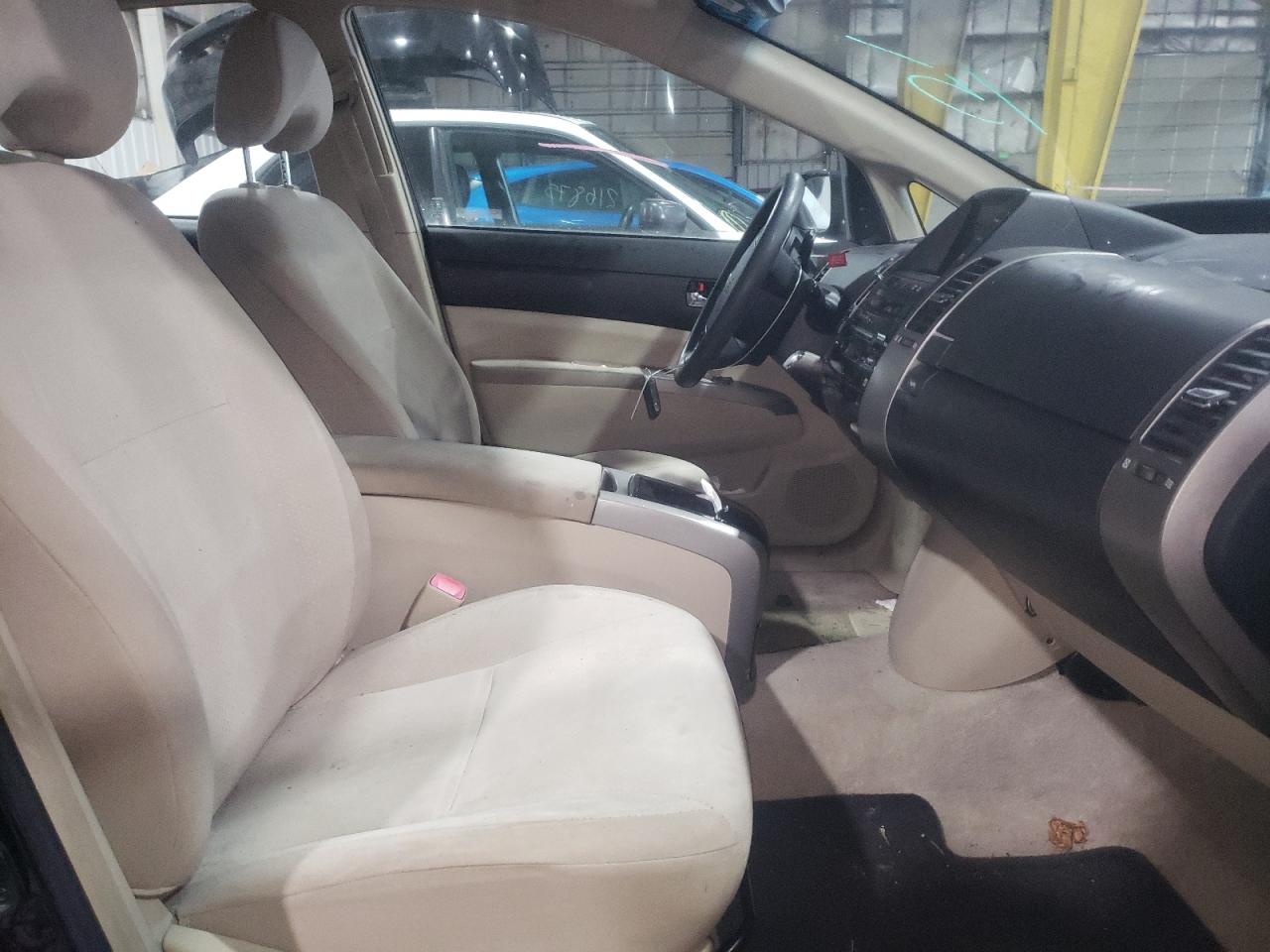 Photo 5 from auction – 2005 TOYOTA PRIUS with VIN JTDKB20U453112775