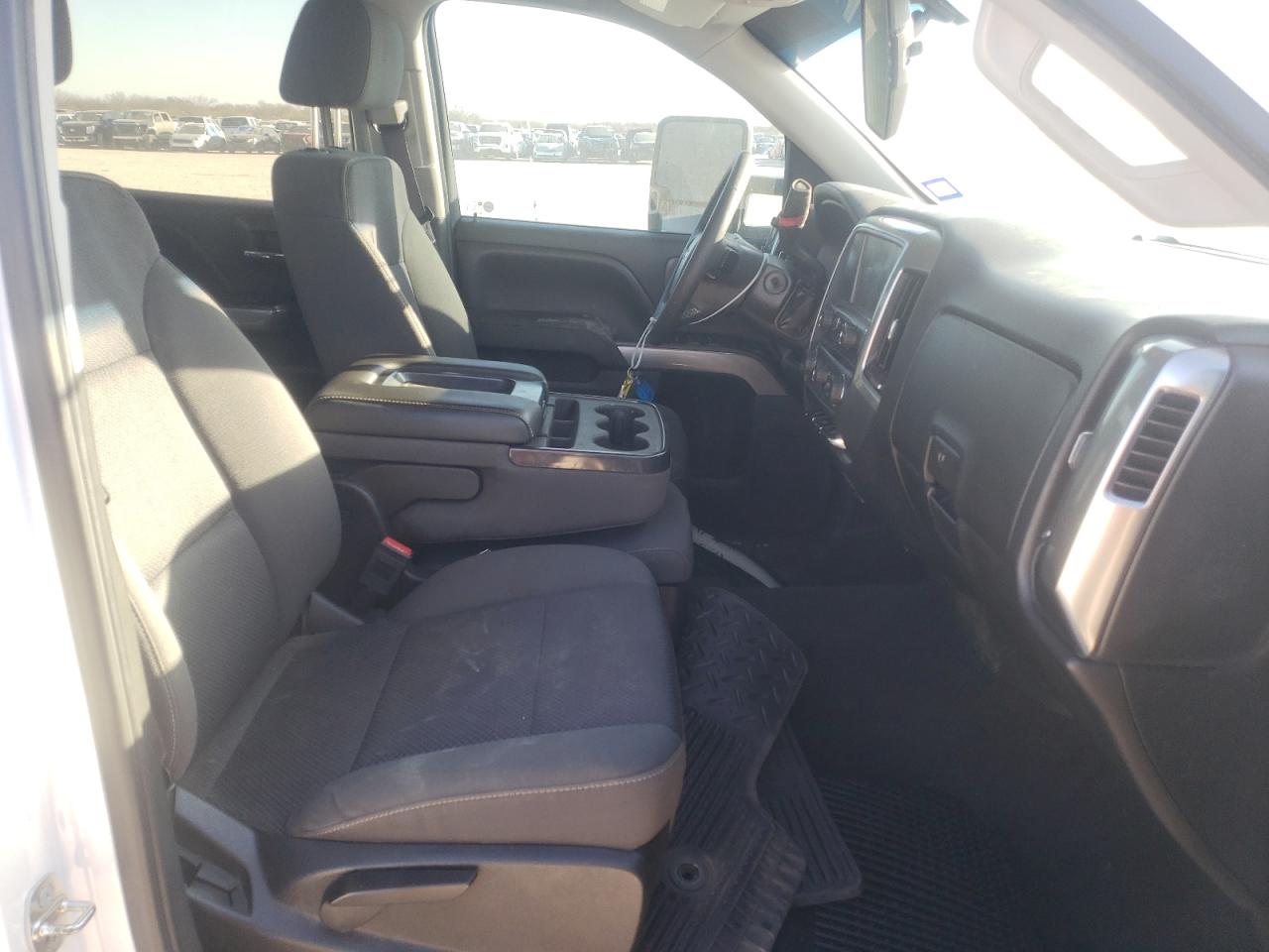 Photo 5 from auction – 2017 CHEVROLET SILVERADO with VIN 3GCUKREC7HG103247