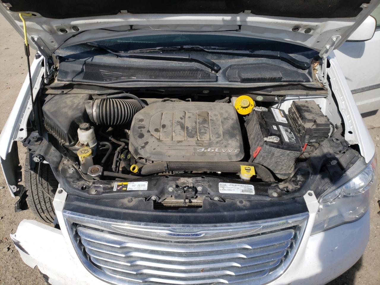 Photo 7 from auction – 2016 CHRYSLER TOWN & COU with VIN 2C4RC1BG2GR296265