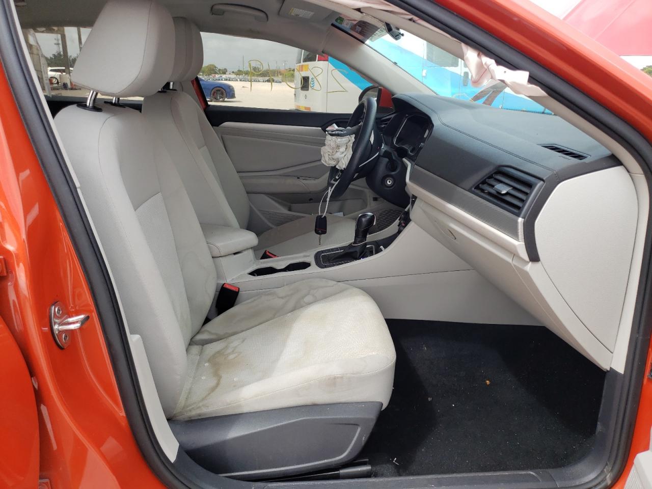 Photo 5 from auction – 2019 VOLKSWAGEN JETTA S with VIN 3VWCB7BU4KM189832