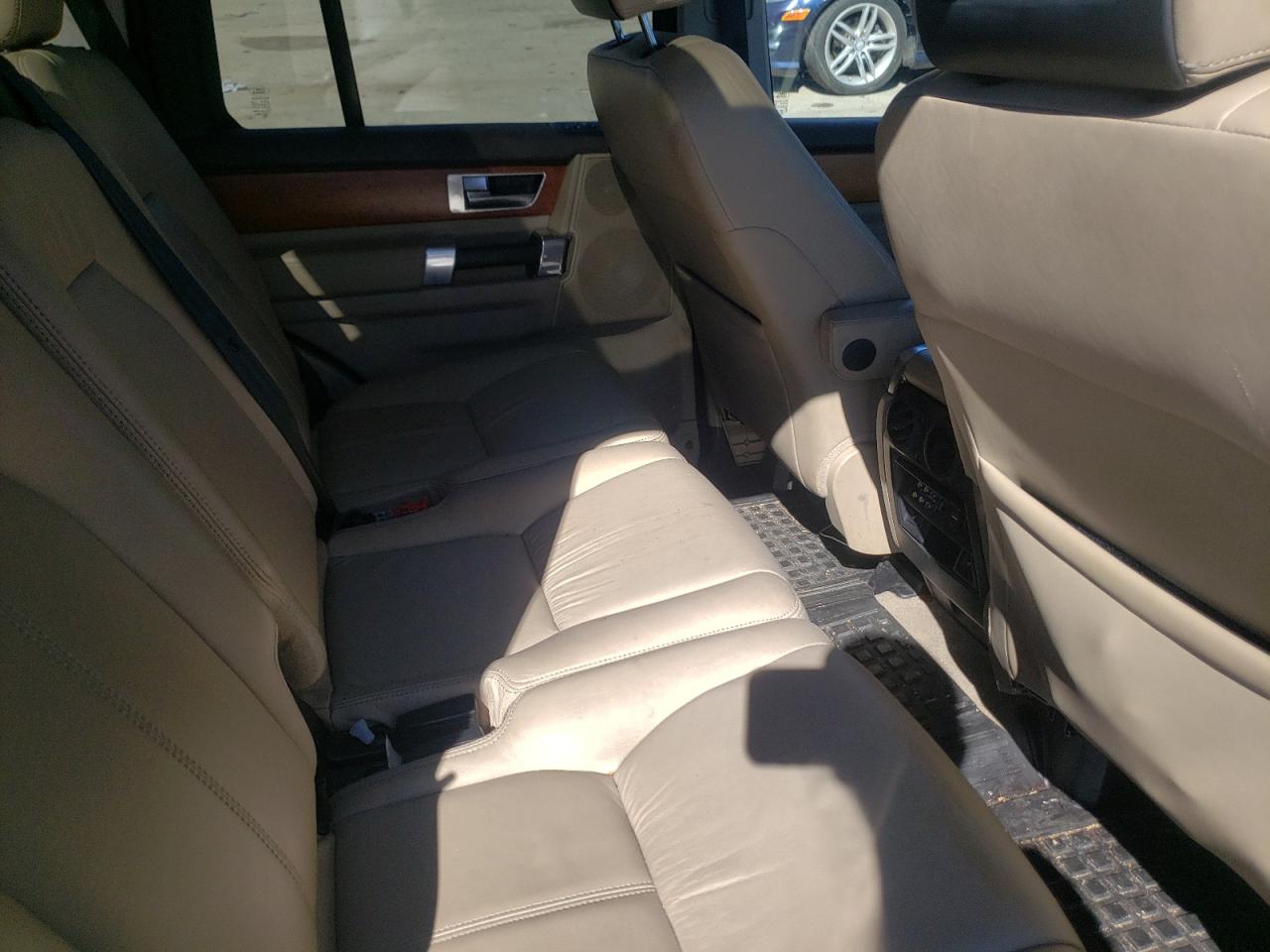 Photo 6 from auction – 2011 LAND ROVER LR4 HSE LU with VIN SALAK2D43BA554811