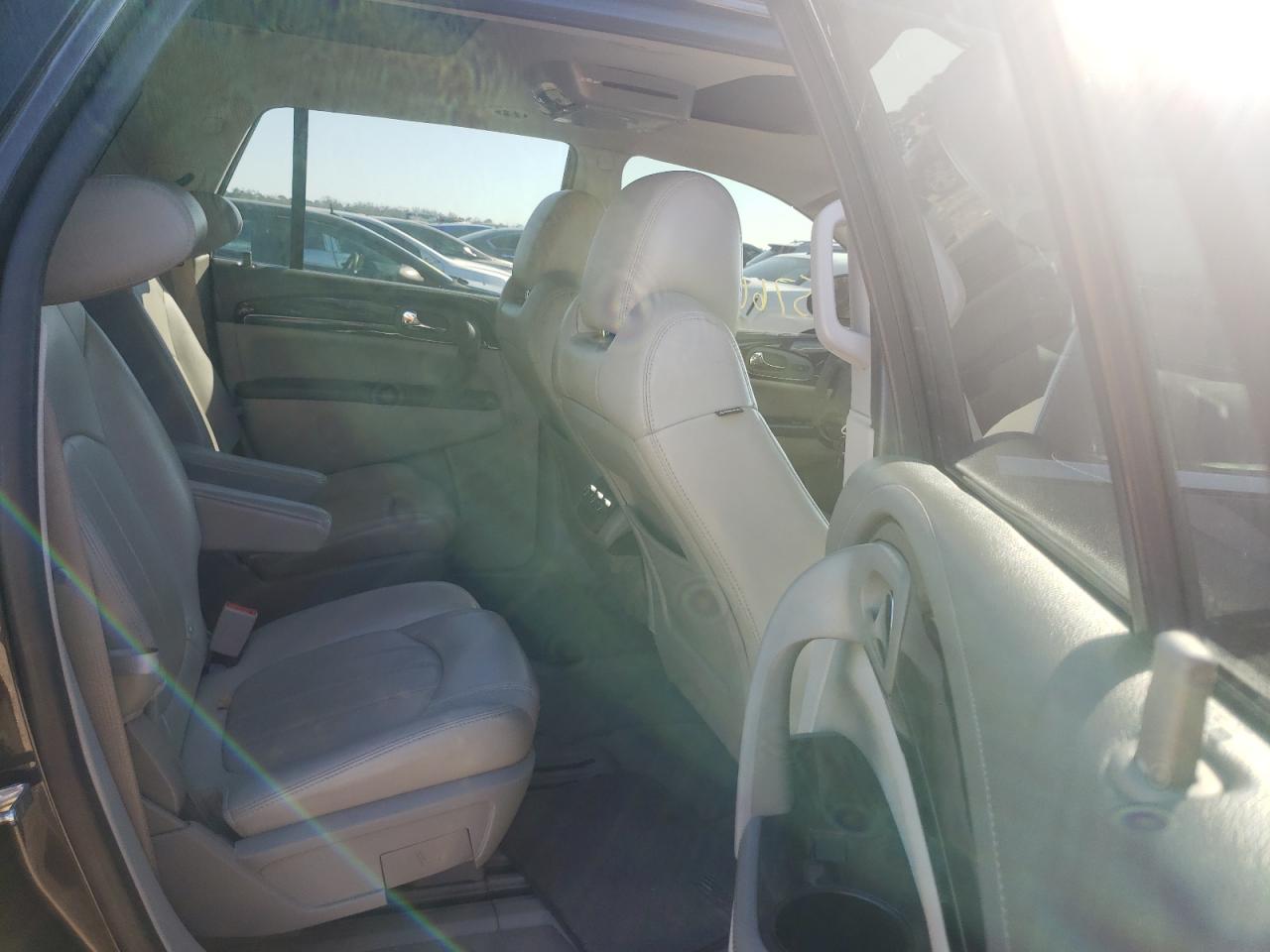 Photo 6 from auction – 2015 BUICK ENCLAVE with VIN 5GAKRBKD1FJ280526