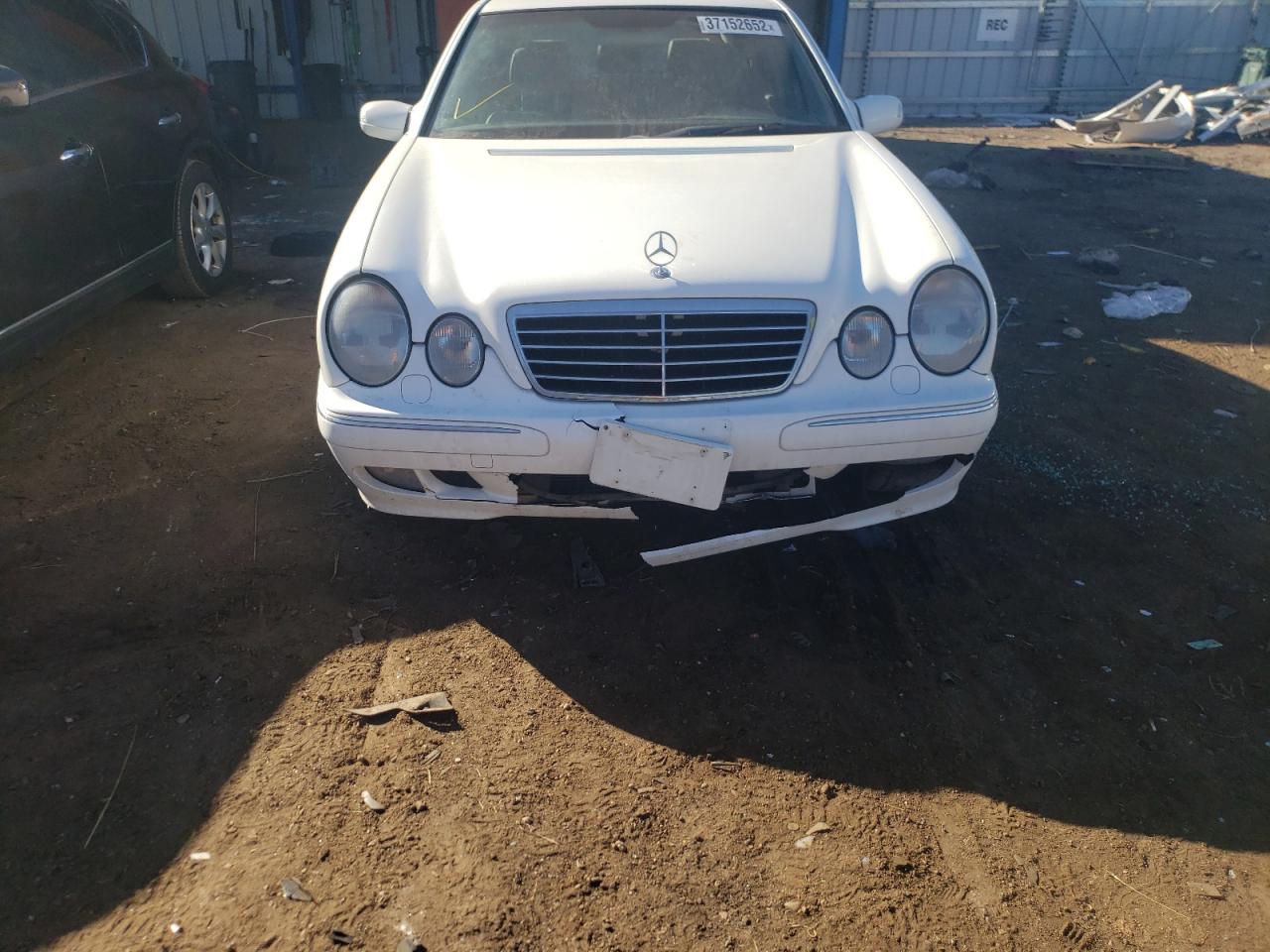 Photo 9 from auction – 2000 MERCEDES-BENZ E 320 4MAT with VIN WDBJF82J8YX035880