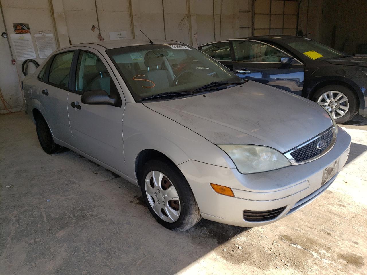 FORD FOCUS ZX4 2005 with VIN 1FAFP34N45W144285 - Photo from auction
