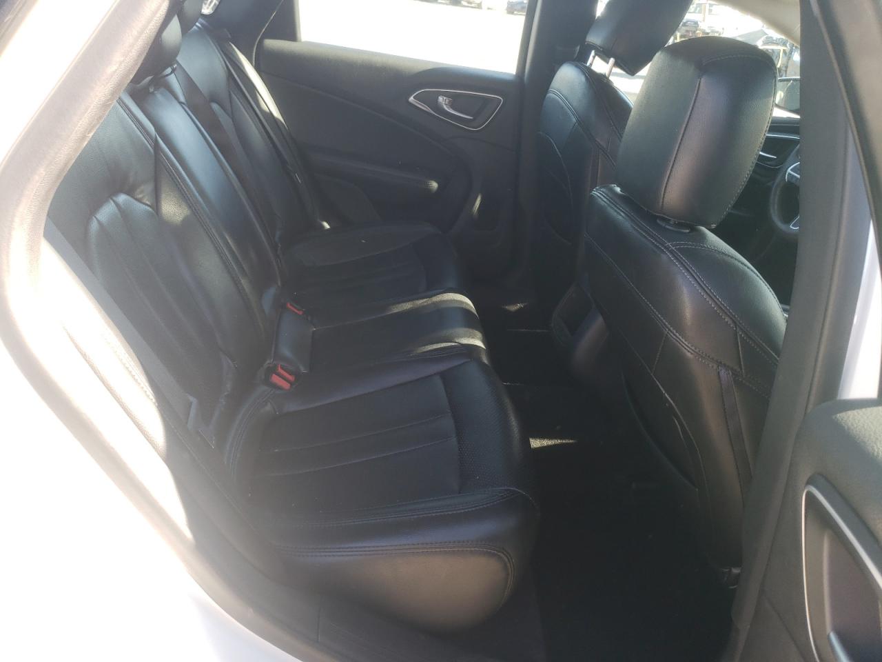 Photo 6 from auction – 2015 CHRYSLER 200 LIMITE with VIN 1C3CCCAB6FN502016