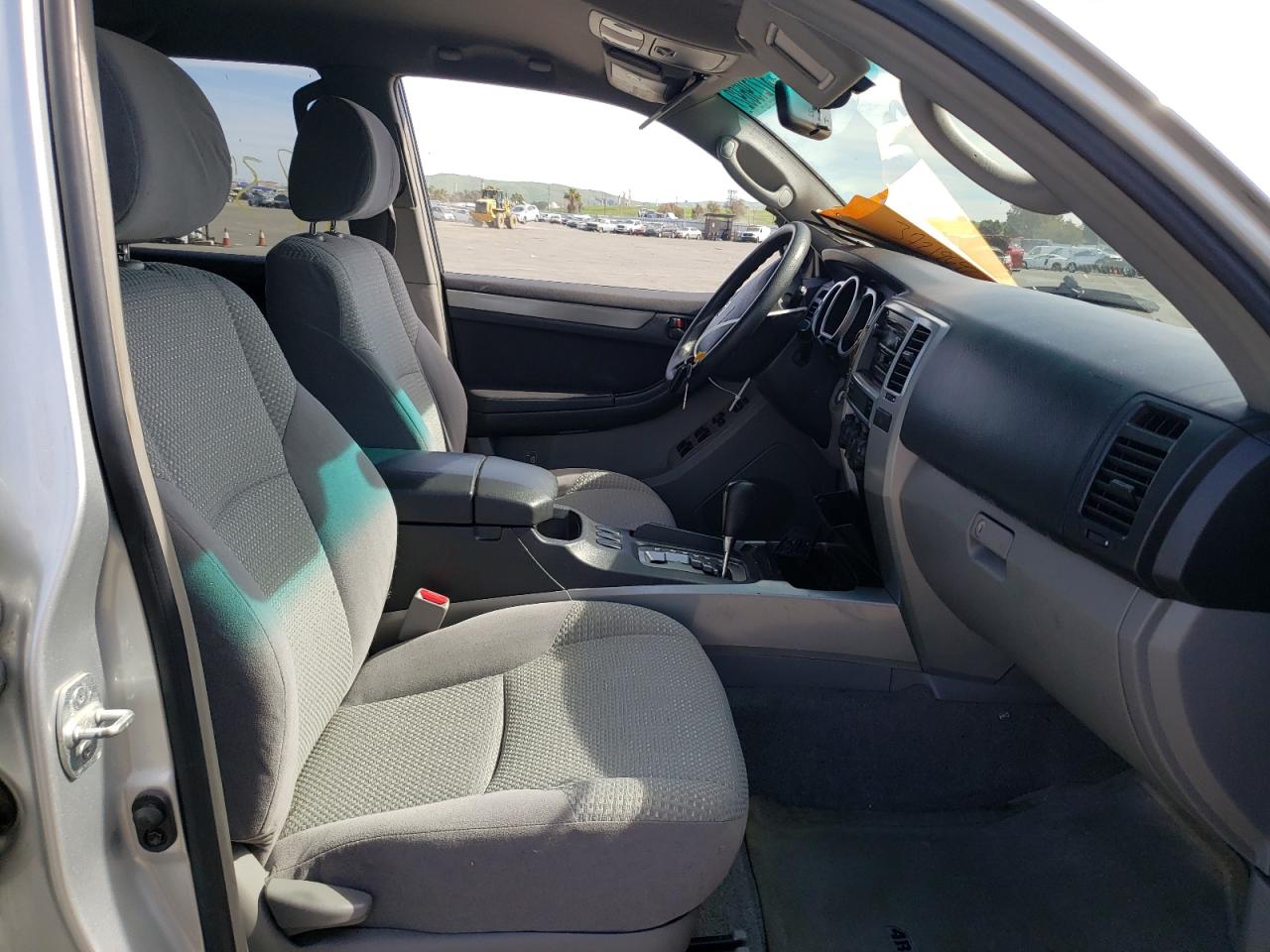 Photo 5 from auction – 2005 TOYOTA 4RUNNER SR with VIN JTEZU14R450050493