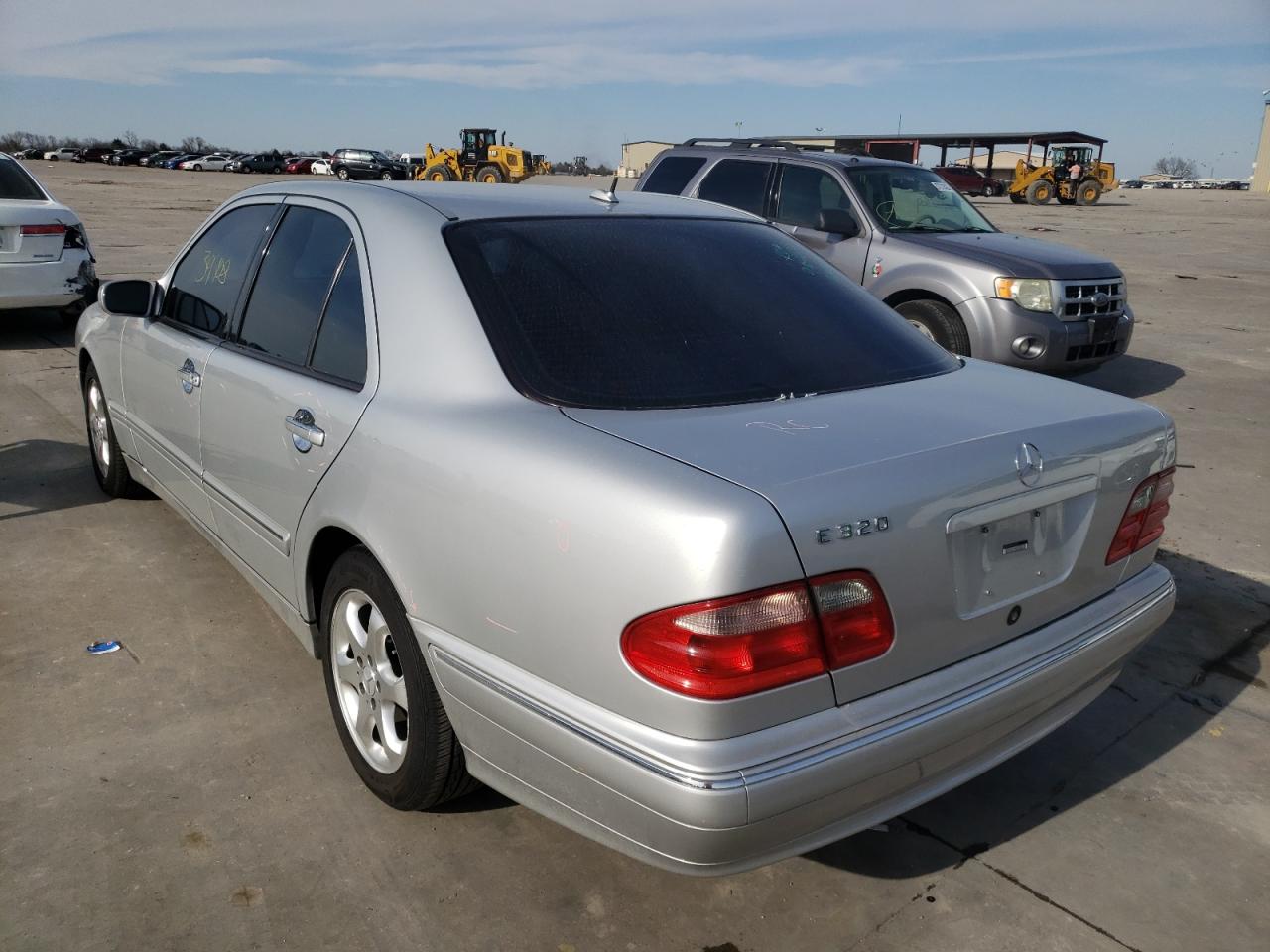 Photo 3 from auction – 2002 MERCEDES-BENZ E 320 with VIN WDBJF65J22B420257