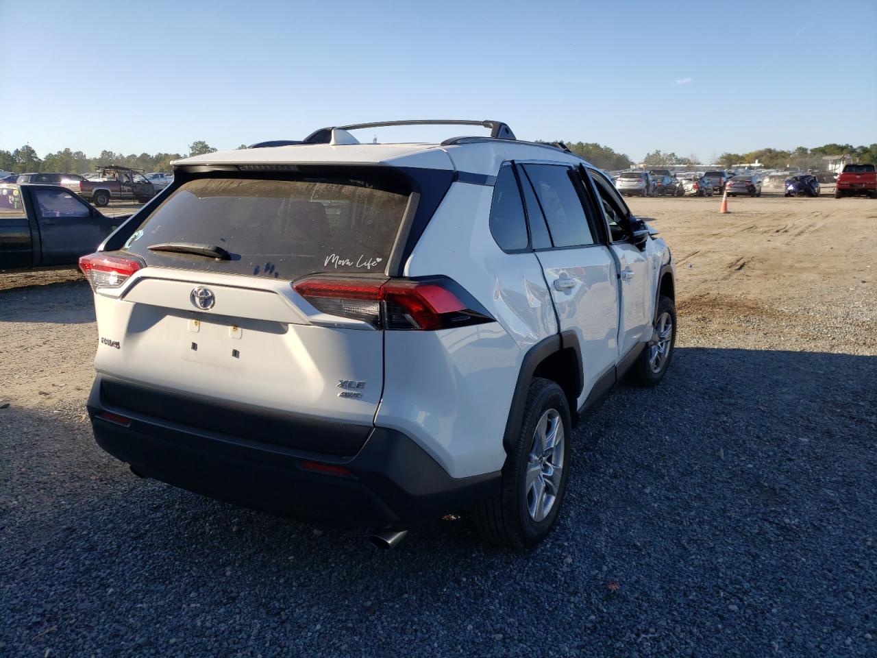 Zdjęcie 4 z aukcji – 2020 TOYOTA RAV4 XLE z VIN JTMP1RFV8LD060320