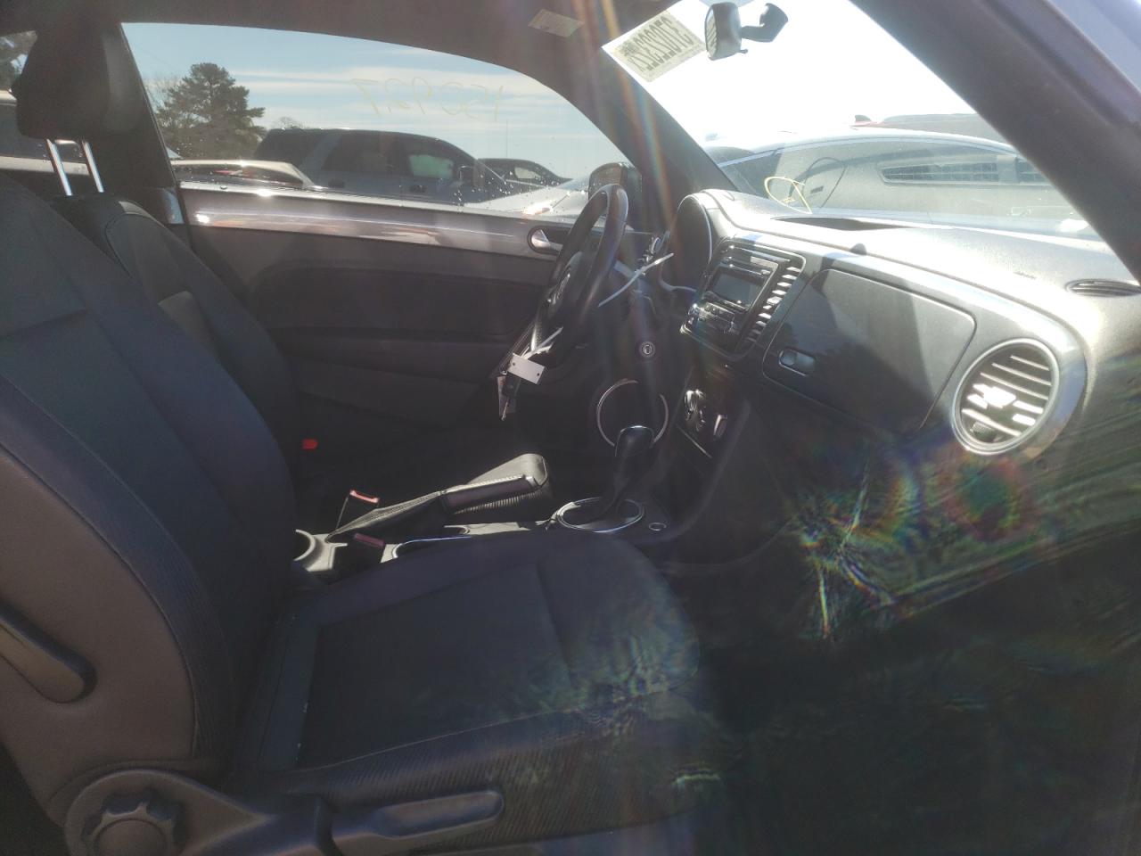 Photo 5 from auction – 2012 VOLKSWAGEN BEETLE with VIN 3VWJP7AT9CM617204