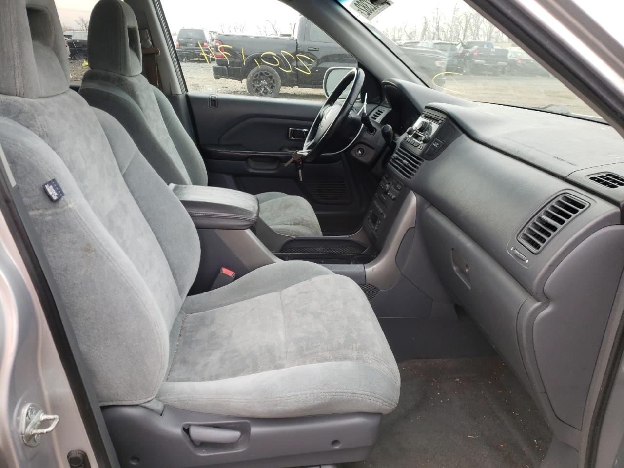 Photo 5 from auction – 2005 HONDA PILOT EXL with VIN 5FNYF18575B020746
