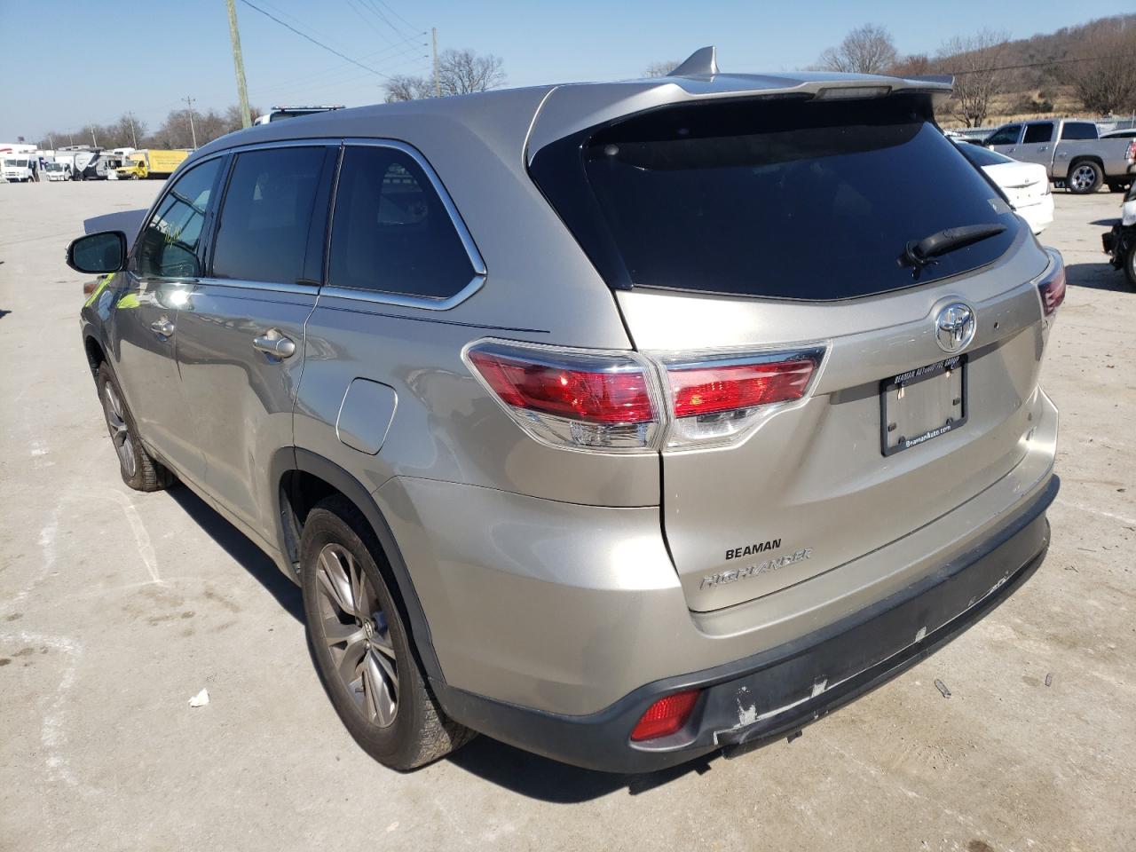 Photo 3 from auction – 2016 TOYOTA HIGHLANDER with VIN 5TDZKRFH9GS123693