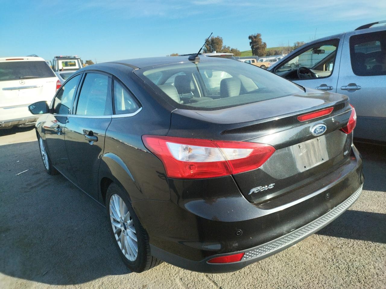 Photo 3 from auction – 2012 FORD FOCUS SEL with VIN 1FAHP3H24CL168562