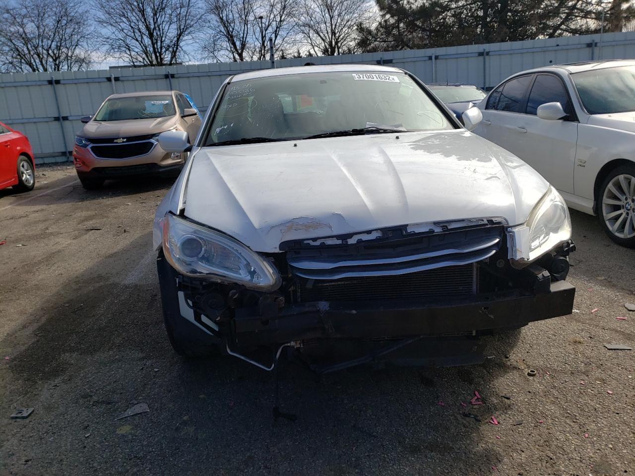 Photo 9 from auction – 2014 CHRYSLER 200 LX with VIN 1C3CCBAB1EN210086