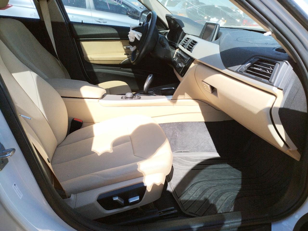 صورة رقم 5 من المزاد - 2018 BMW 320 I مع VIN WBA8E1G53JNU91175