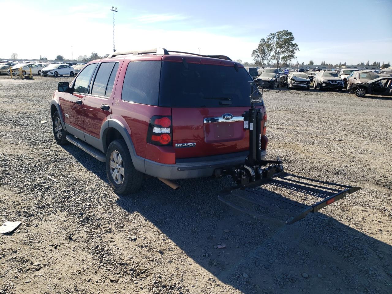 Photo 3 from auction – 2006 FORD EXPLORER X with VIN 1FMEU73816UB37014