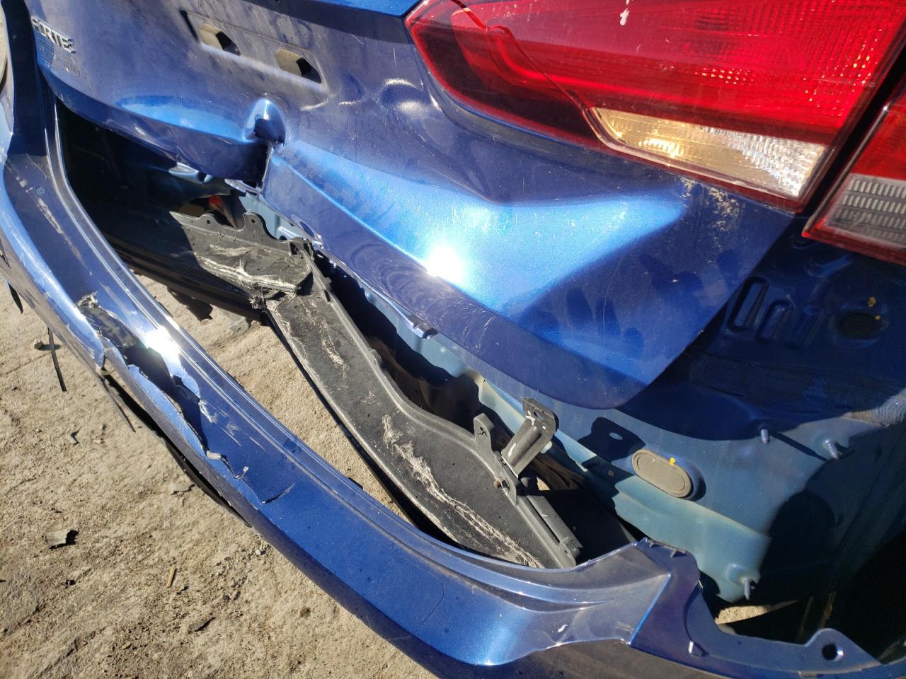 Photo 9 from auction – 2017 KIA FORTE LX with VIN 3KPFK4A72HE050392