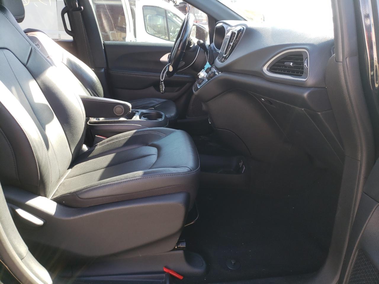 Photo 5 from auction – 2020 CHRYSLER PACIFICA T with VIN 2C4RC1BG1LR192568