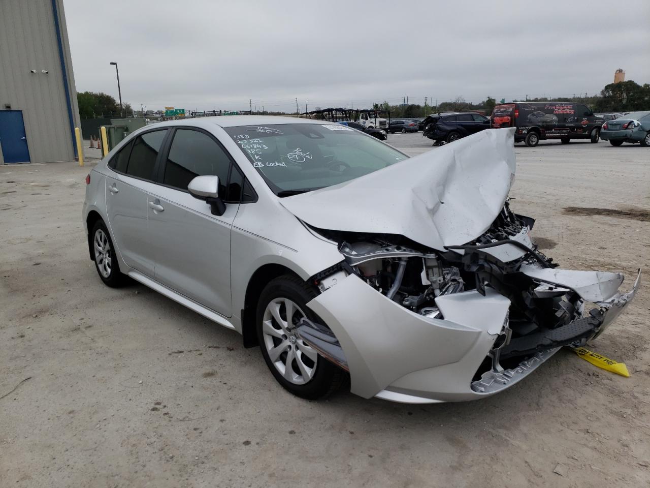 TOYOTA COROLLA LE 2022 with VIN 5YFEPMAE6NP293810 - Photo from auction