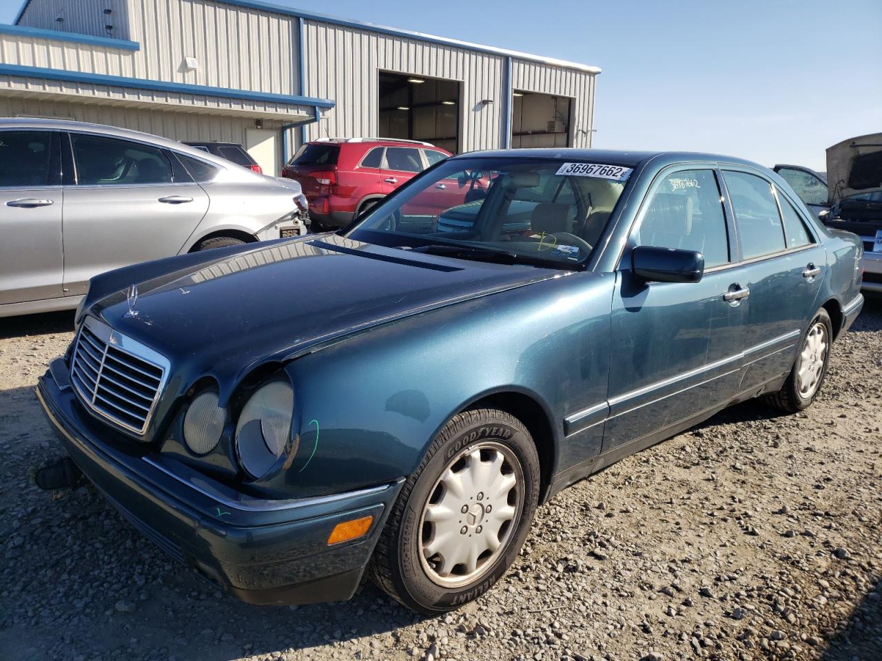Photo 2 from auction – 1999 MERCEDES-BENZ E 320 with VIN WDBJF65H1XA949595