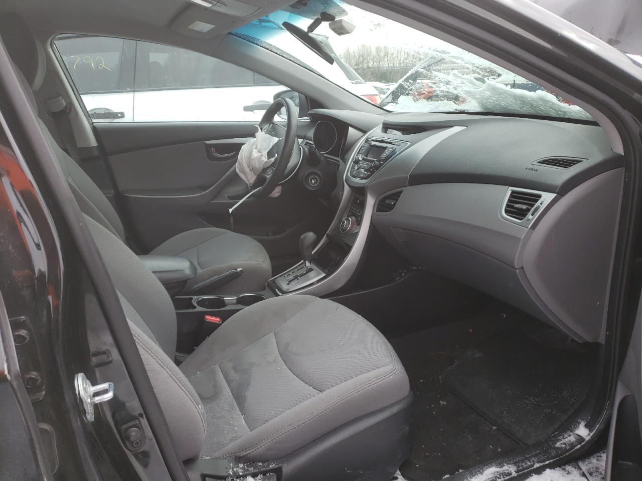 Photo 5 from auction – 2013 HYUNDAI ELANTRA GL with VIN 5NPDH4AE0DH410026