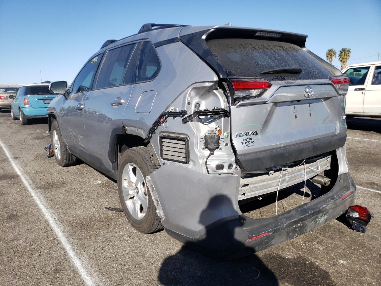 Photo 3 from auction – 2019 TOYOTA RAV4 XLE with VIN 2T3W1RFV3KC005126