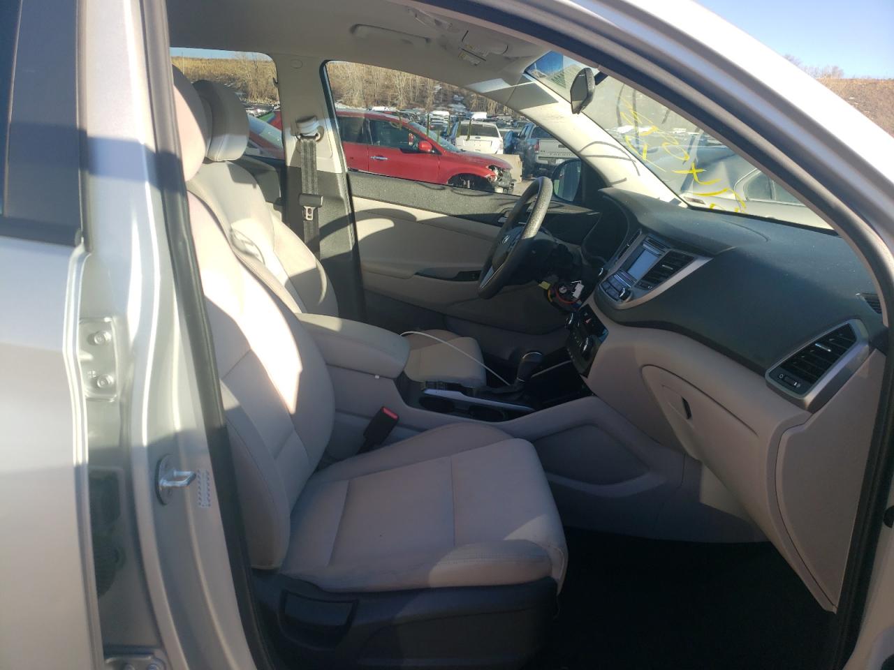 Photo 5 from auction – 2016 HYUNDAI TUCSON LIM with VIN KM8J3CA46GU082913