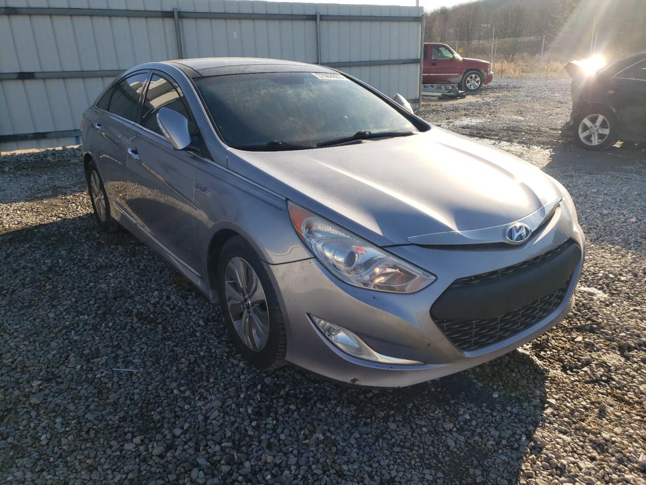 HYUNDAI SONATA HYB 2015 with VIN KMHEC4A45FA133194 - Photo from auction