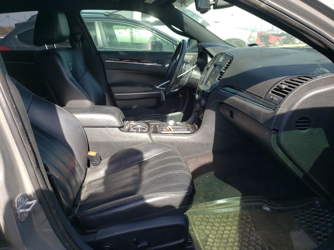 Photo 5 from auction – 2019 CHRYSLER 300 S with VIN 2C3CCAGG9KH517474