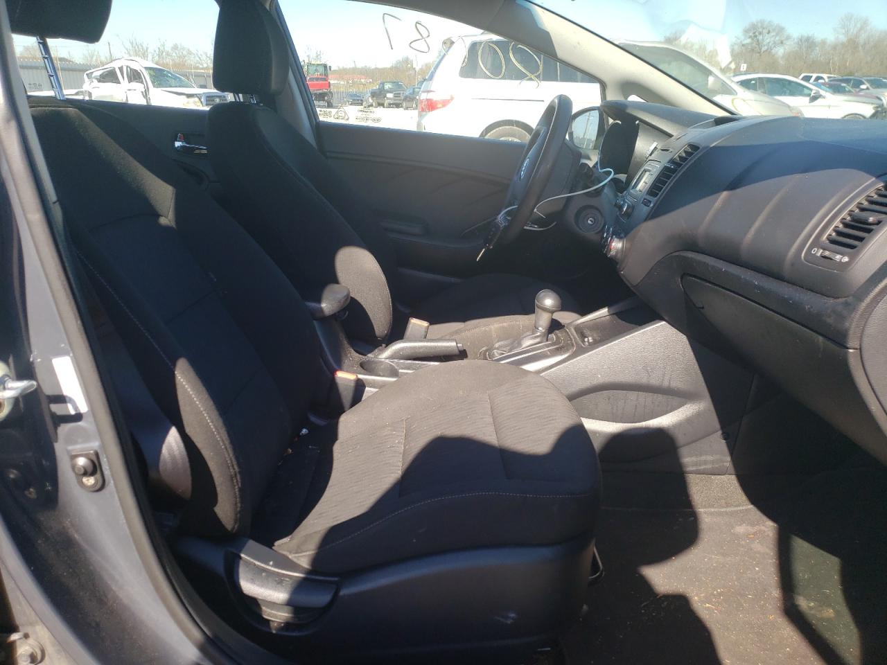 Photo 5 from auction – 2016 KIA FORTE LX with VIN KNAFK4A62G5600818