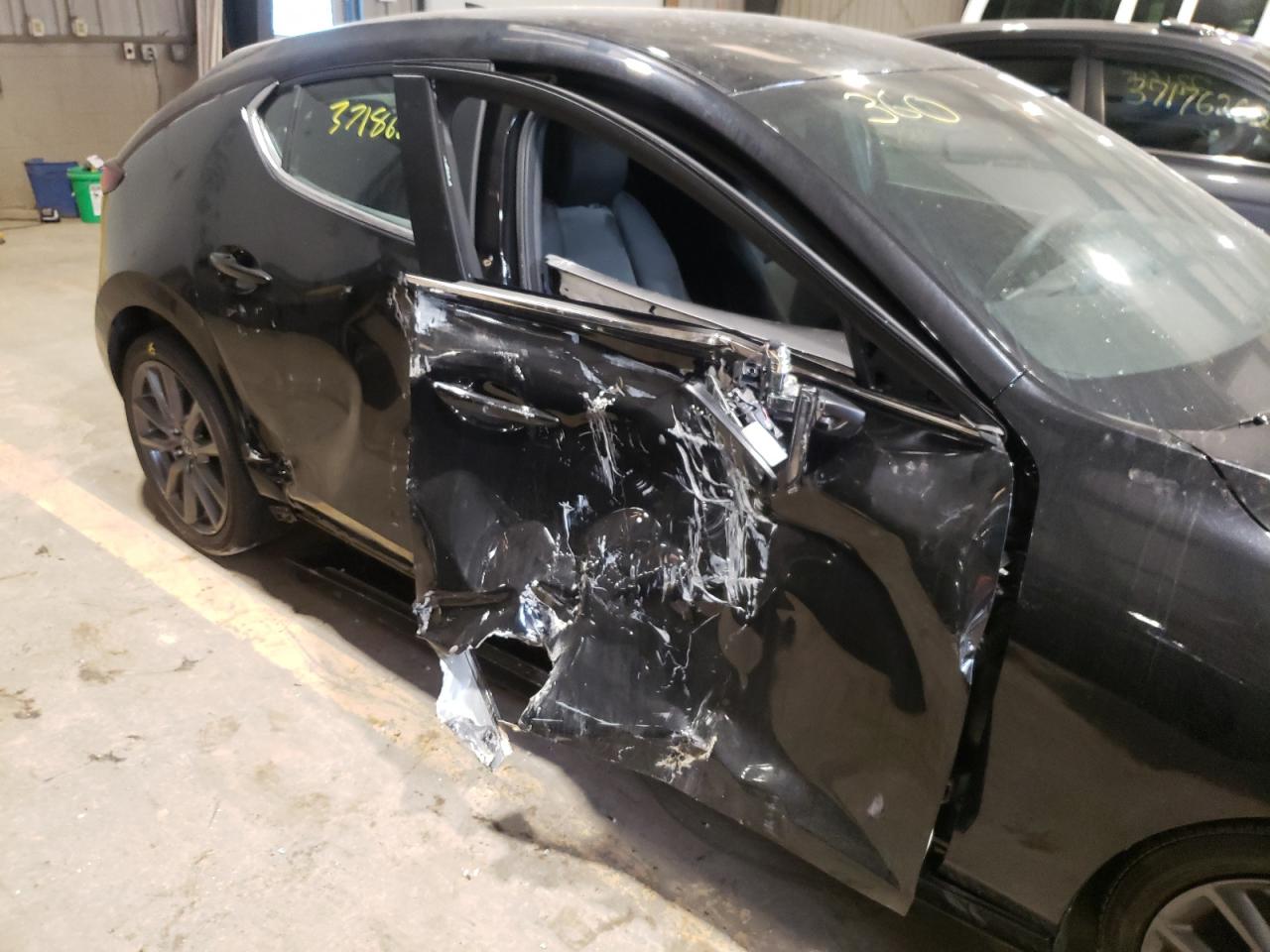 Photo 9 from auction – 2019 MAZDA 3 PREFERRE with VIN JM1BPBMM0K1141760