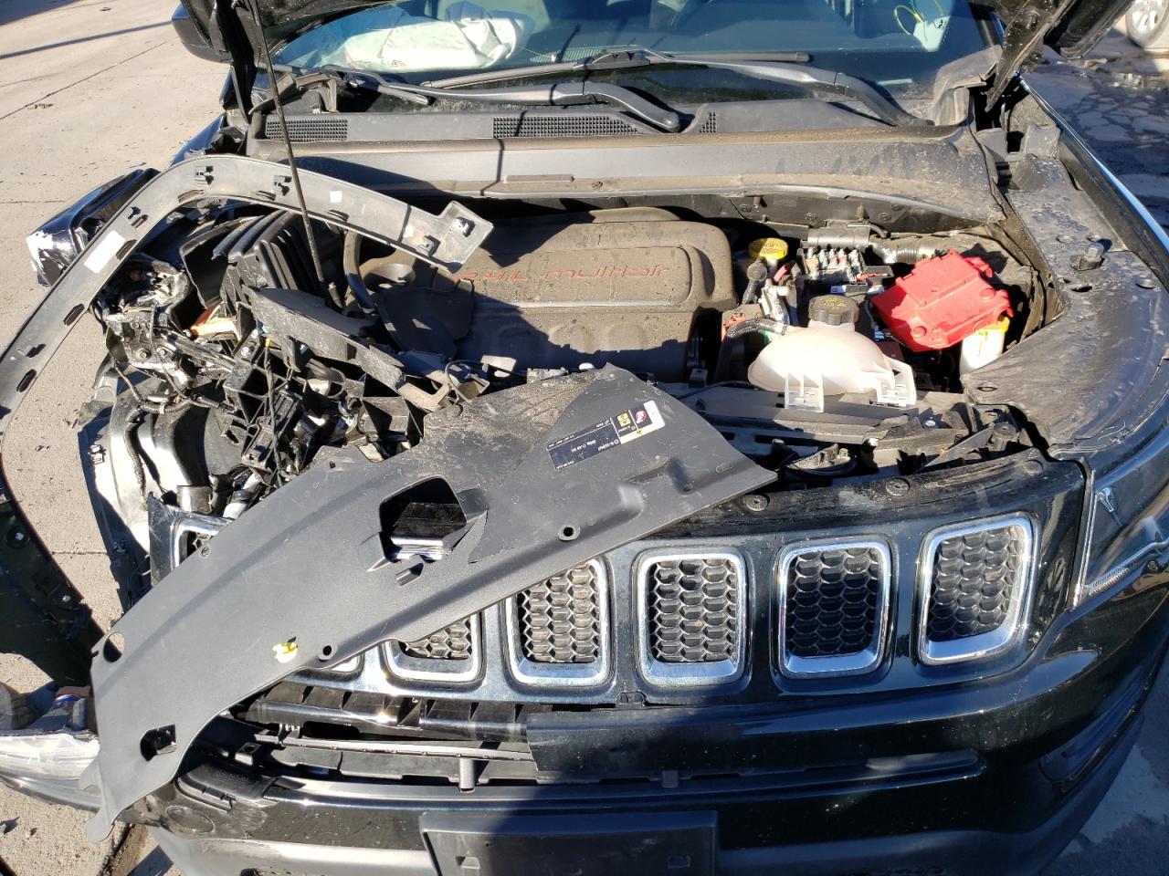 Photo 7 from auction – 2019 JEEP COMPASS LA with VIN 3C4NJDBB6KT595239