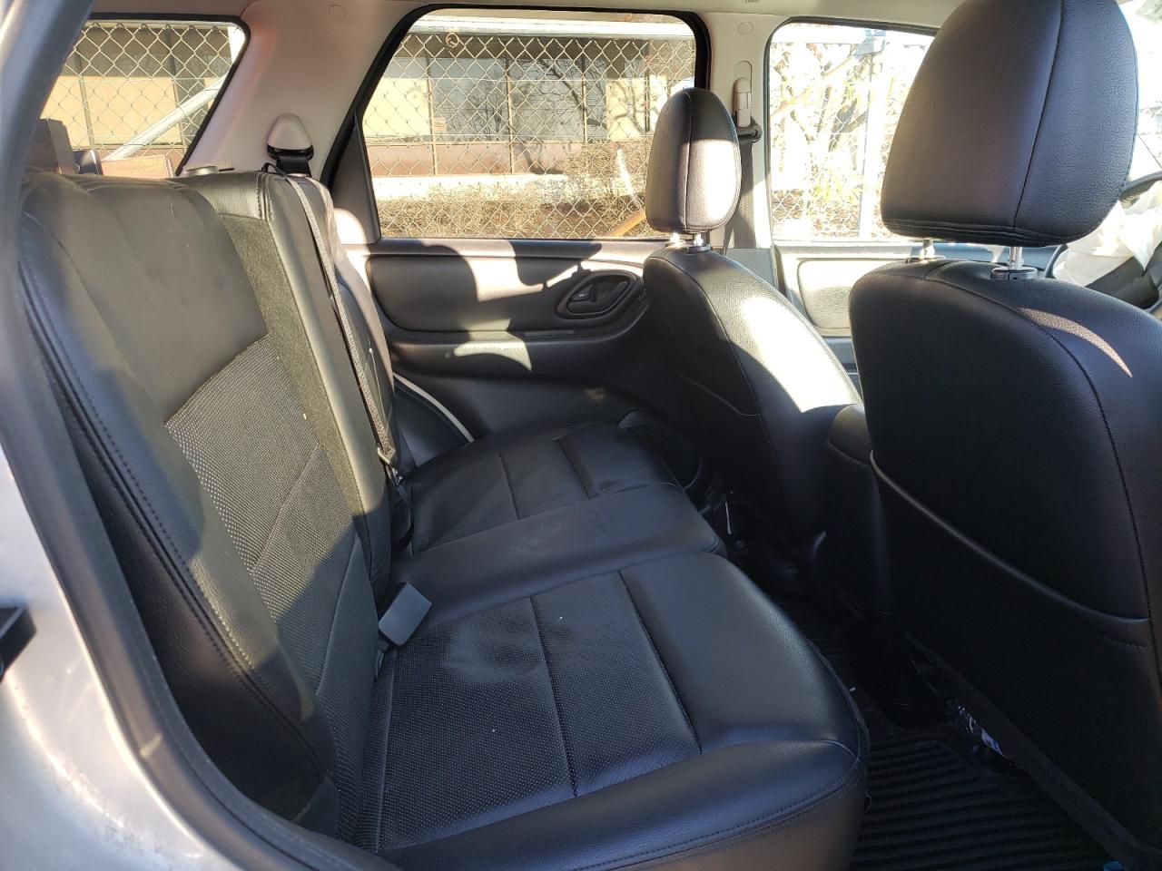 Photo 6 from auction – 2007 FORD ESCAPE LIM with VIN 1FMCU94187KA11699