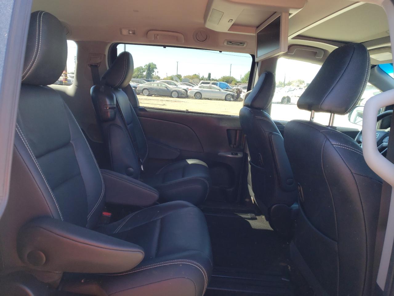 Photo 6 from auction – 2017 TOYOTA SIENNA SE with VIN 5TDXZ3DCXHS844520
