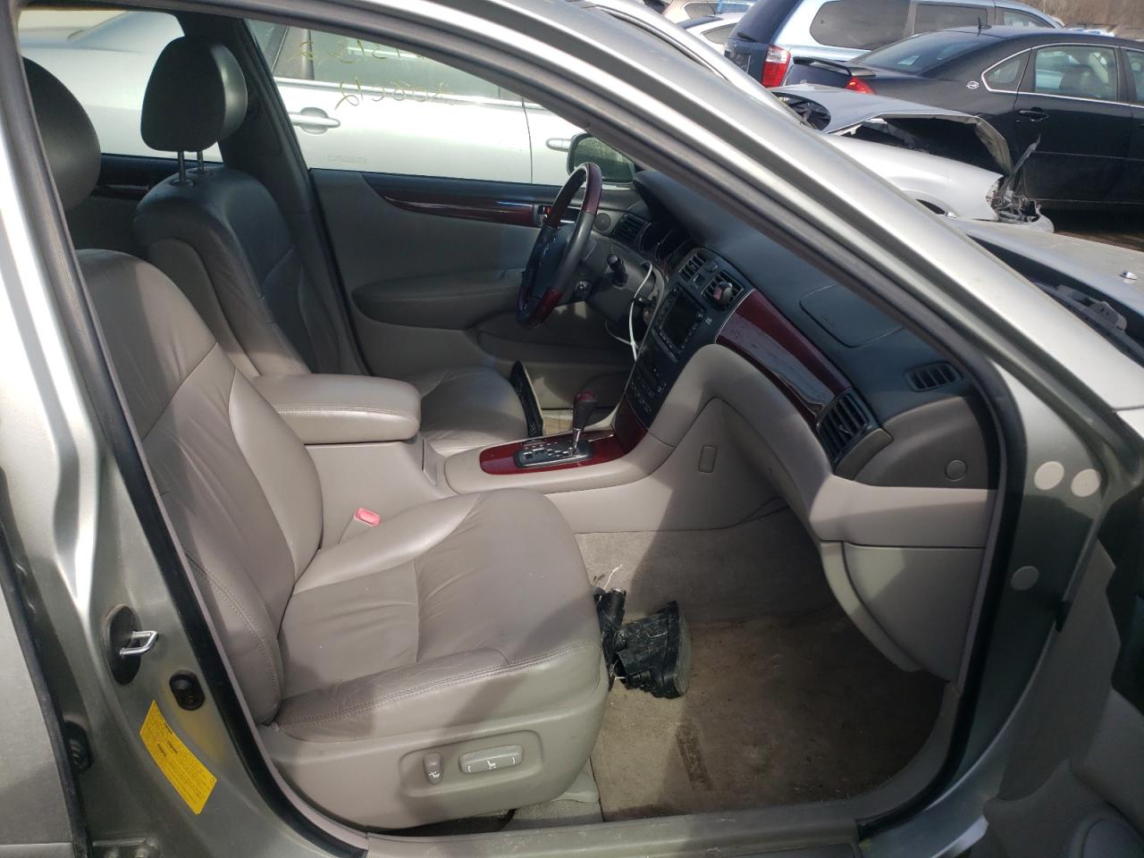 Photo 5 from auction – 2004 LEXUS ES 330 with VIN JTHBA30G145031348