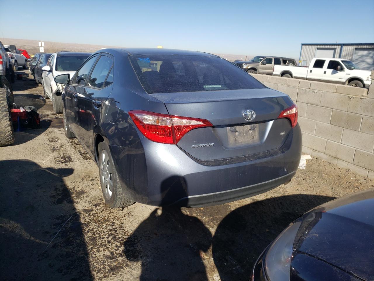 Фото 3 с аукциона – 2017 TOYOTA COROLLA L с VIN 5YFBURHEXHP608644