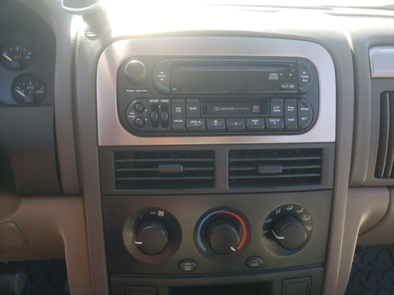 Photo 9 from auction – 2004 JEEP GRAND CHER with VIN 1J4GX48S74C209712