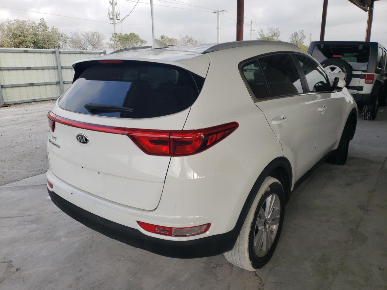 Photo 4 from auction – 2018 KIA SPORTAGE L with VIN KNDPM3AC1J7300829