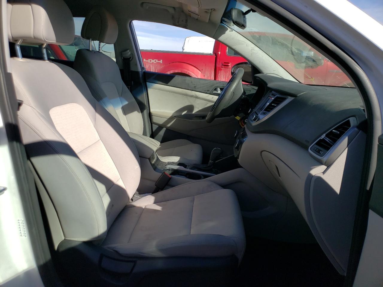 Photo 5 from auction – 2017 HYUNDAI TUCSON LIM with VIN KM8J3CA44HU313678