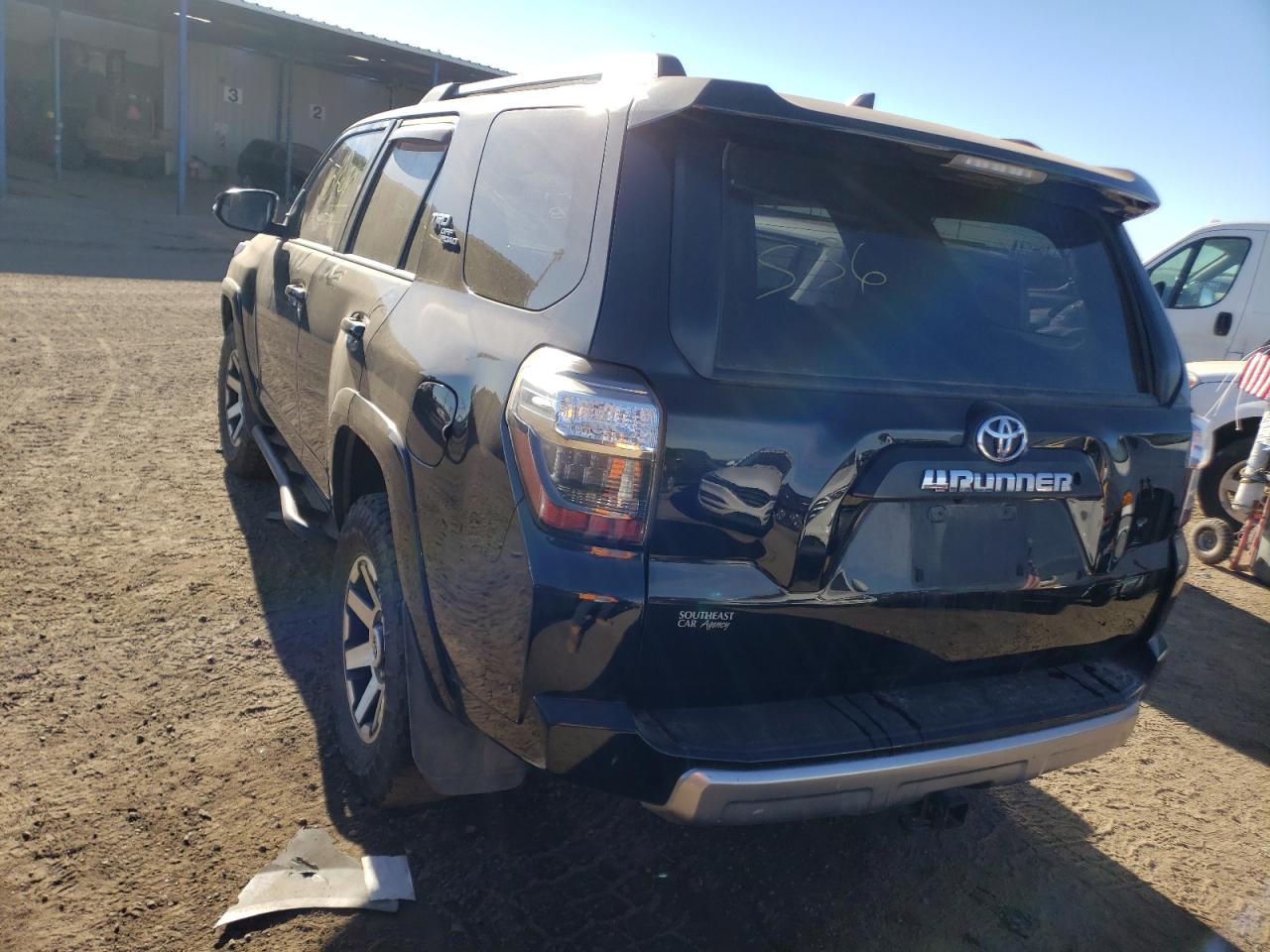 Photo 3 from auction – 2017 TOYOTA 4RUNNER SR with VIN JTEBU5JR7H5419464