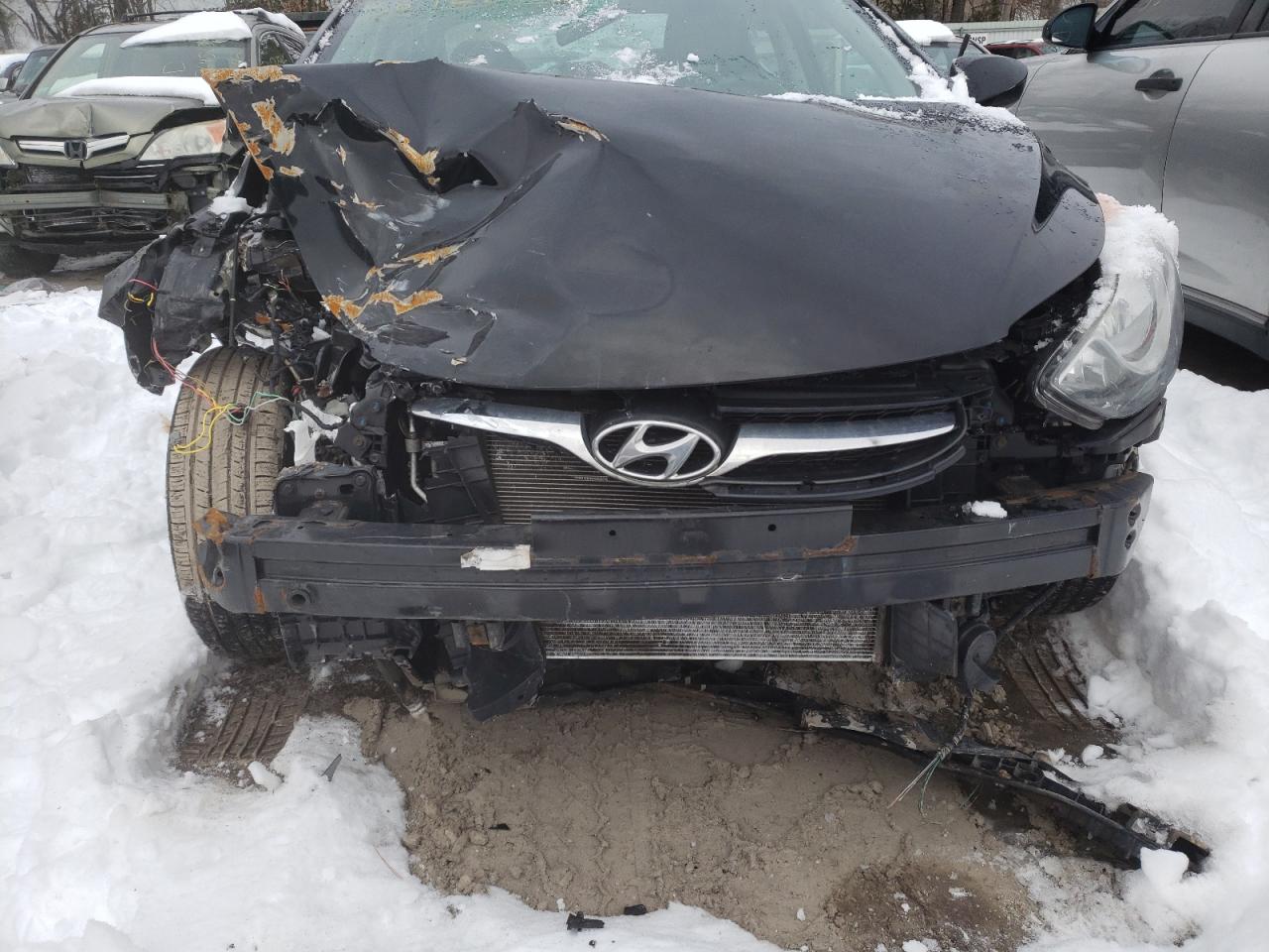Photo 9 from auction – 2013 HYUNDAI ELANTRA GL with VIN 5NPDH4AE0DH410026